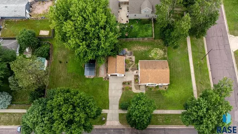 View/Area - 808 2nd St, Garretson, SD 57030 photo 2 of 3