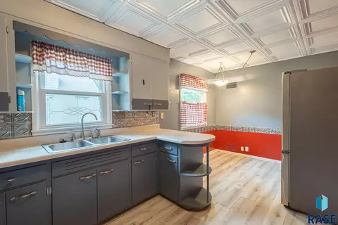 Kitchen - 808 2nd St, Garretson, SD 57030 photo 3 of 4