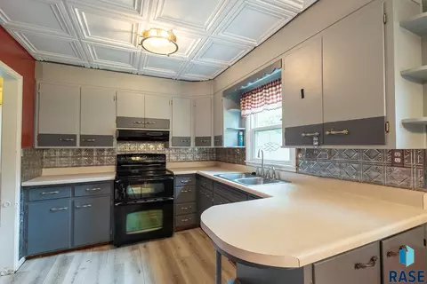 Kitchen - 808 2nd St, Garretson, SD 57030 photo 2 of 4