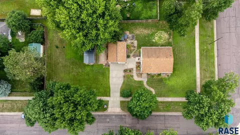 View/Area - 808 2nd St, Garretson, SD 57030 photo 3 of 3
