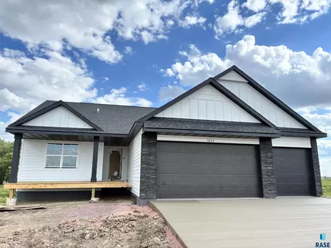 5625 E Ashwood Cir, Sioux Falls, SD 57108