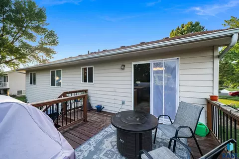 817 E Pine St, Brandon, SD 57005 photo 42