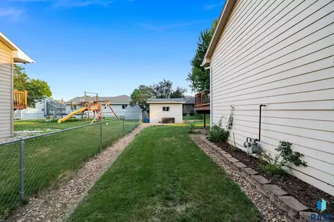 817 E Pine St, Brandon, SD 57005 photo 49
