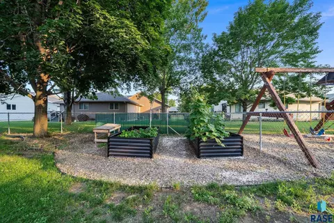 817 E Pine St, Brandon, SD 57005 photo 52