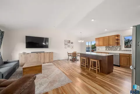 817 E Pine St, Brandon, SD 57005 photo 7
