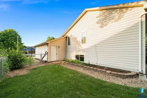 817 E Pine St, Brandon, SD 57005 photo 50
