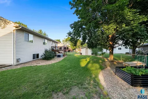 817 E Pine St, Brandon, SD 57005 photo 48