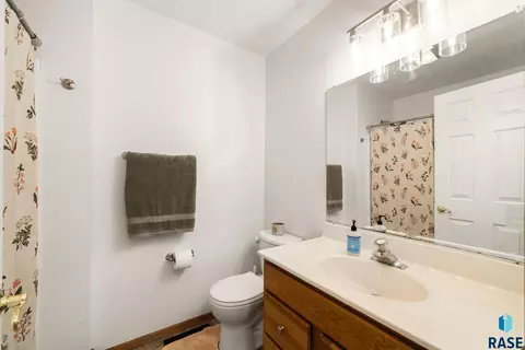 817 E Pine St, Brandon, SD 57005 photo 20