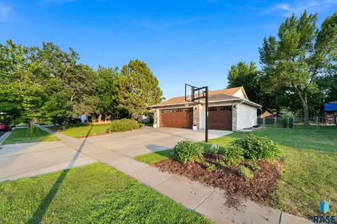 817 E Pine St, Brandon, SD 57005 photo 71