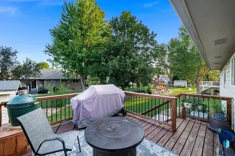 817 E Pine St, Brandon, SD 57005 photo 41