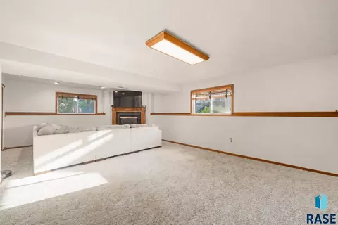 817 E Pine St, Brandon, SD 57005 photo 30