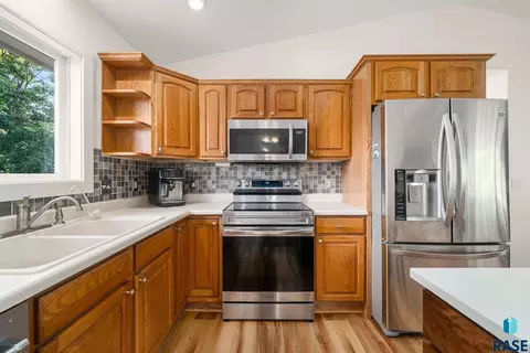 817 E Pine St, Brandon, SD 57005 photo 11