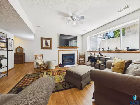 Living - 1705 E 63rd St, Sioux Falls, SD 57108 photo 3 of 7