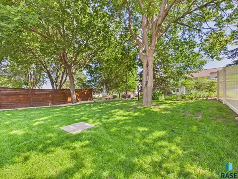 Exterior - 1705 E 63rd St, Sioux Falls, SD 57108 photo 4 of 6