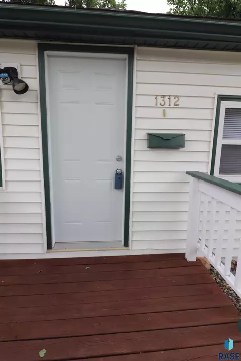 1312 E 5th St, Sioux Falls, SD 57103 photo 5
