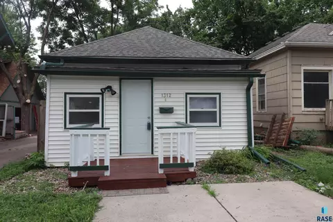 1312 E 5th St, Sioux Falls, SD 57103