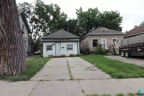 1312 E 5th St, Sioux Falls, SD 57103 photo 3