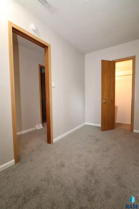 1312 E 5th St, Sioux Falls, SD 57103 photo 21