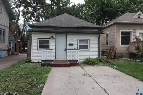 1312 E 5th St, Sioux Falls, SD 57103 photo 2