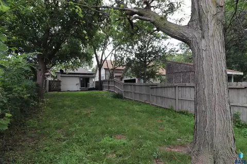 1312 E 5th St, Sioux Falls, SD 57103 photo 8