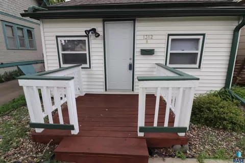 1312 E 5th St, Sioux Falls, SD 57103 photo 4