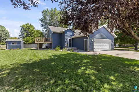 Exterior - 112 W River Oak Ct, Brandon, SD 57005 photo 3 of 6