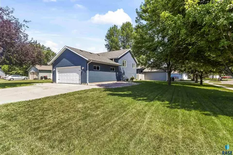Exterior - 112 W River Oak Ct, Brandon, SD 57005 photo 4 of 6