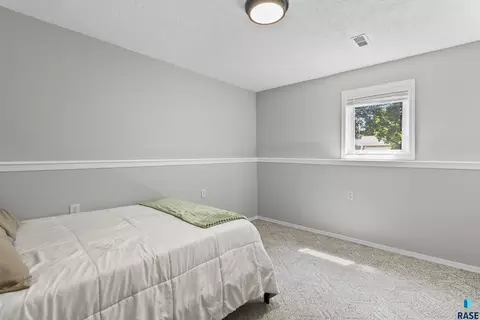 Bedroom - 112 W River Oak Ct, Brandon, SD 57005 photo 8 of 8
