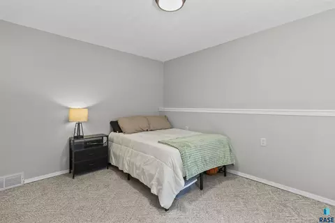 Bedroom - 112 W River Oak Ct, Brandon, SD 57005 photo 6 of 8