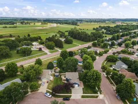 View/Area - 112 W River Oak Ct, Brandon, SD 57005 photo 1 of 2
