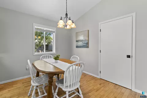 Dining - 112 W River Oak Ct, Brandon, SD 57005 photo 2 of 2