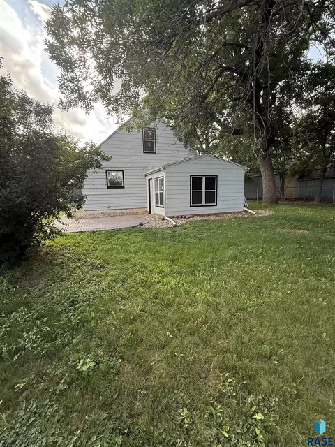 Exterior - 608 S Conklin Ave, Sioux Falls, SD 57103 photo 2 of 3