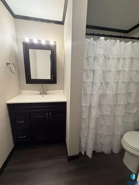 Bath - 608 S Conklin Ave, Sioux Falls, SD 57103 photo 1 of 1