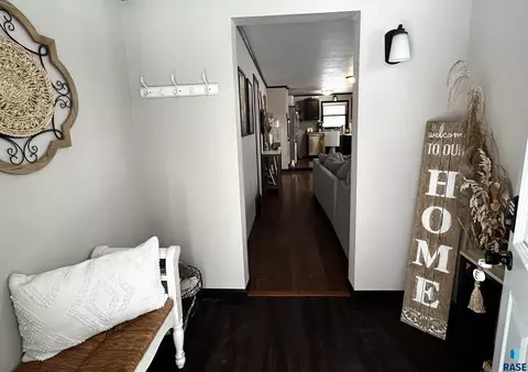 Entry Way - 608 S Conklin Ave, Sioux Falls, SD 57103 photo 1 of 2