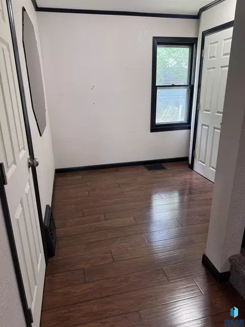Entry Way - 608 S Conklin Ave, Sioux Falls, SD 57103 photo 2 of 2