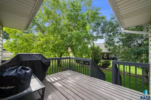 Exterior - 3737 E Mission St, Sioux Falls, SD 57103 photo 3 of 9