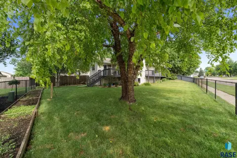 Exterior - 3737 E Mission St, Sioux Falls, SD 57103 photo 6 of 9