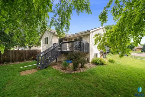 Exterior - 3737 E Mission St, Sioux Falls, SD 57103 photo 7 of 9