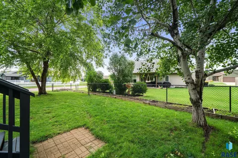 Exterior - 3737 E Mission St, Sioux Falls, SD 57103 photo 8 of 9