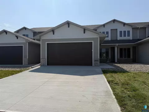 5117 E 67th St, Sioux Falls, SD 57108