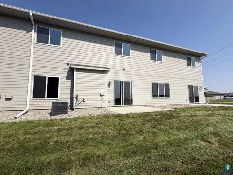 Exterior - 5117 E 67th St, Sioux Falls, SD 57108 photo 2 of 2