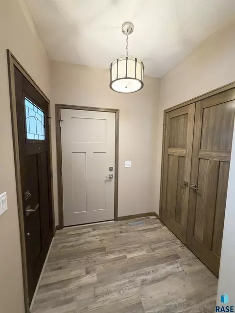 5117 E 67th St, Sioux Falls, SD 57108 photo 2