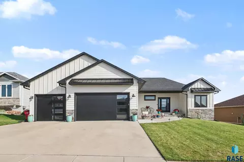 4008 N Interlachen Trl, Sioux Falls, SD 57107