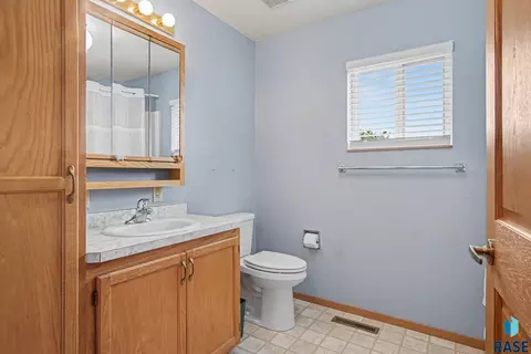 706 S Maple St, Howard, SD 57349 photo 17