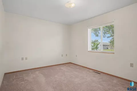 706 S Maple St, Howard, SD 57349 photo 14