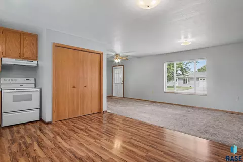 706 S Maple St, Howard, SD 57349 photo 8