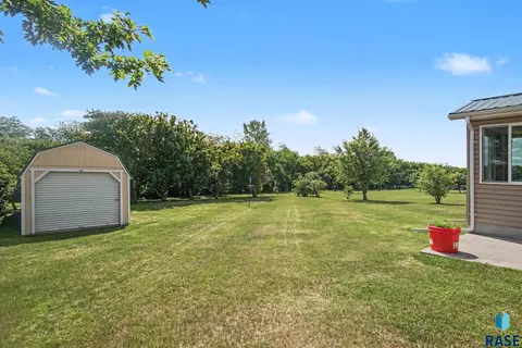 706 S Maple St, Howard, SD 57349 photo 27