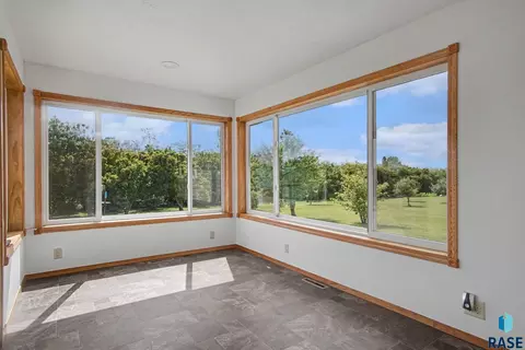 706 S Maple St, Howard, SD 57349 photo 10