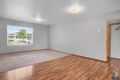 706 S Maple St, Howard, SD 57349 photo 9