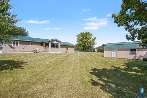 706 S Maple St, Howard, SD 57349 photo 25